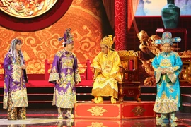 Táo quân quảng cáo lộ, 'chạm' khẽ nhiều vấn đề