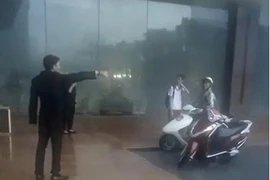 Đuổi người trú mưa: Chuyện của thái độ và cảm xúc
