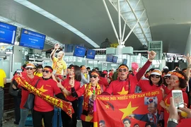 Hàng trăm CĐV Việt Nam sang Philippines 'tiếp lửa' cho đội nhà
