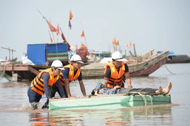 Mỹ hỗ trợ Việt Nam 100.000 USD sau cơn bão số 6