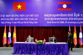 Kiến nghị nối lại thông quan hàng hóa Việt Nam - Lào
