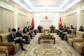 Bộ trưởng Quốc phòng tiếp Đại sứ đặc mệnh toàn quyền các nước