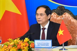 'Nhanh chóng triển khai chương trình tiêm chủng vaccine COVID-19'