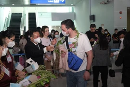 Phú Quốc, Nha Trang đón 2 đoàn khách quốc tế có hộ chiếu vacicne 