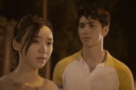 Bình An quên luôn lời thoại sau cái tát của Quỳnh Kool trong phim 