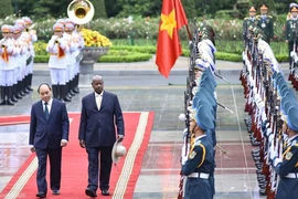 Chủ tịch nước chủ trì Lễ đón Tổng thống Uganda thăm Việt Nam