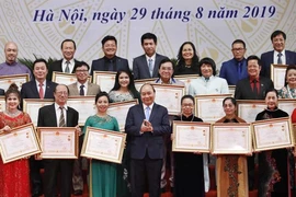 Thành lập Hội đồng cấp Nhà nước xét tặng danh hiệu Nghệ sĩ nhân dân, Nghệ sĩ ưu tú