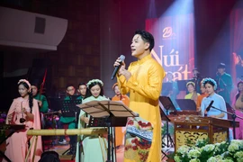Giọng ca phi giới tính khiến giảng viên muốn viết riêng giáo trình