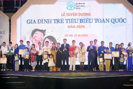 10 gia đình trẻ tiêu biểu toàn quốc, họ là ai?