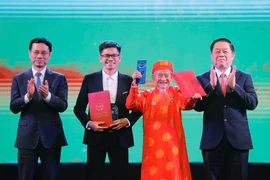 Nhà nghiên cứu 104 tuổi Nguyễn Đình Tư đạt giải A Giải thưởng Sách Quốc gia