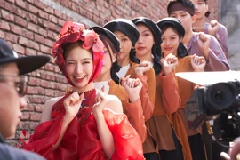 Nhà thiết kế trang phục cho MV 'Bắc Bling' của Hoà Minzy tiết lộ điều thú vị