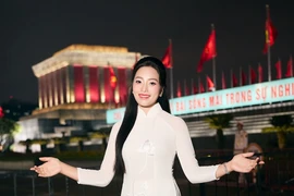 Ca sĩ Huyền Trang nói về khoảnh khắc gây xúc động khi hát về Bác