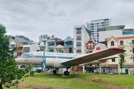 Máy bay từng chở Bác Hồ được đưa về Trung tâm Hội chợ Triển lãm