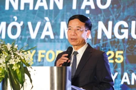 Bộ trưởng Nguyễn Mạnh Hùng: Công nghệ số phải rẻ như không khí