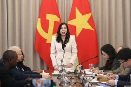 Thứ trưởng Lê Thị Thu Hằng tiếp đoàn phóng viên quốc tế đưa tin Đại hội Đảng