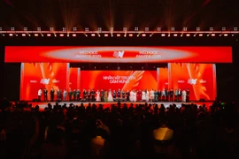 Tôn vinh những 'mảnh ghép' dệt nên bức tranh Việt Nam kiên cường