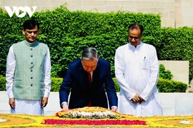 Tổng Bí thư, Chủ tịch nước Tô Lâm đặt vòng hoa tại Khu tưởng niệm Mahatma Gandhi