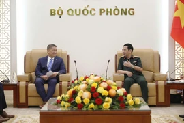 Đại tướng Phan Văn Giang tiếp Quyền Bộ trưởng Bộ Hải quân Hoa Kỳ Hùng Cao