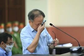 Ông Tất Thành Cang bật khóc tại tòa