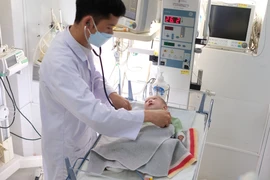 Bé gái 3 tháng tuổi bị người tình của mẹ bạo hành được Trung tâm bảo trợ xã hội nhận nuôi