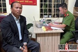 Bị bắt vì tống tiền cán bộ địa chính