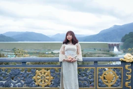 Người dân thị trấn cổ D’Ran viếng chùa cổ đầu năm