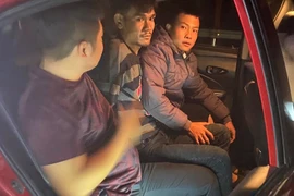 1 người đàn ông lao đầu vào ô tô trên quốc lộ 20