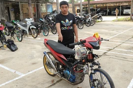 20 thanh niên bị tạm giữ vì biểu diễn 'xe cọp'