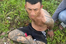 Vừa ra tù bị bắt lại vì mang ma tuý và vật nghi súng đạn trong người