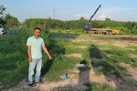 Thuê xe cẩu đi trộm sắt để bán 
