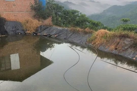 Đau lòng cha lao mình xuống hồ tìm 2 con nhưng không cứu kịp