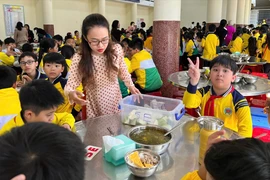 Trường tiểu học ở Đà Lạt tạm ngưng bán trú sau tố cáo sử dụng thực phẩm bẩn