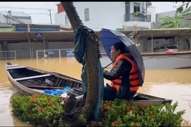 Tôi muốn khóc khi chơi vơi giữa vùng lũ