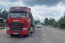 Xe đầu kéo tông xe máy cùng chiều trên Quốc lộ 20, 1 người tử vong