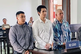 Rút súng bắn người khi đi đòi nợ giúp bạn