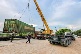 Chạy hết công suất để trung chuyển hàng do sạt lở hầm đường sắt qua đèo Cả