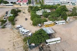 Xử lý 2 bãi giữ ô tô không phép trên đất sân bay Nha Trang cũ