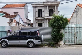  Vừa mua xong nhà đất thì bị phong toả vì chủ cũ bị kiện 