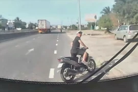 Khánh Hòa: Xe buýt bị ném vỡ kính chắn gió, nhiều người hành hung tài xế