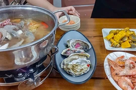 Diễn biến mới vụ 7 người nhập viện sau ăn buffet ốc