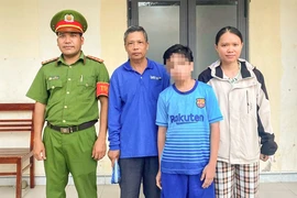 2 bé trai đi lạc đã được công an xã hỗ trợ đưa về nhà