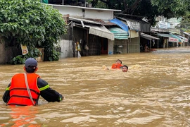 Lũ lên quá nhanh, nhiều người ở Nha Trang kêu cứu trong đêm
