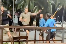 Chủ quán bar ở Nha Trang lên tiếng vụ nhân viên cầm xẻng đòi đánh du khách