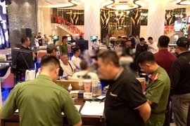 Nhiều người nước ngoài đánh bạc trái phép dưới tầng hầm khách sạn ở Nha Trang