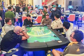 Nhiều người nước ngoài đánh bạc trái phép tại một khách sạn ở Nha Trang