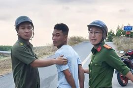 Sát hại vợ rồi ôm con bỏ trốn