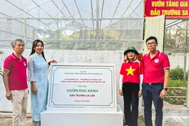 Kiều bào Ba Lan tặng vườn rau xanh cho quân, dân đặc khu Trường Sa