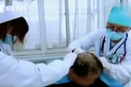 Trúng kịch độc vì nhầm thuốc trừ sâu là dầu gội