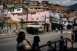 Khu phố Jose Felix Ribas của khu ổ chuột Petare ở Caracas. Ảnh: BLOOMBERG