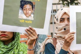 Tố hiệu trưởng sàm sỡ, nữ sinh Bangladesh bị thiêu sống 